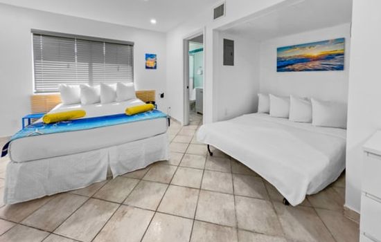 Queen Studio + Kitchenette | Beach Access