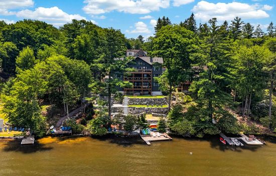 Luxury Lakefront: Sleeps 30 , Dock, Boats, Hot Tub
