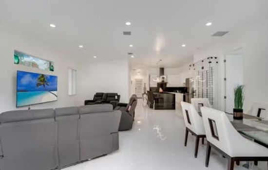 New-Build Modern 4BR/2BA Home with Spacious Backyard — Fort Lauderdale