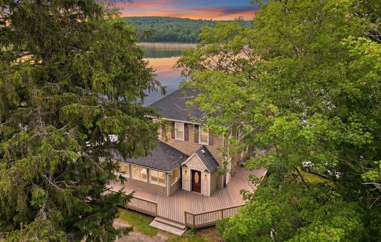 Lakefront Group Retreat on Swan Lake | Sleeps 18 | Kayaks, Fire Pit & Dock
