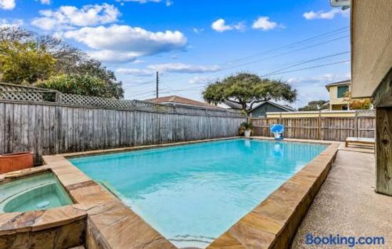 Galveston Beach House - Pool, Hot Tub, Movie Patio