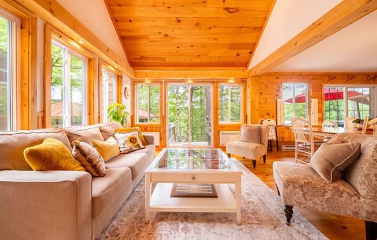 Lakeside Retreat w/ Hot Tub & Bunkie – Sleeps 10