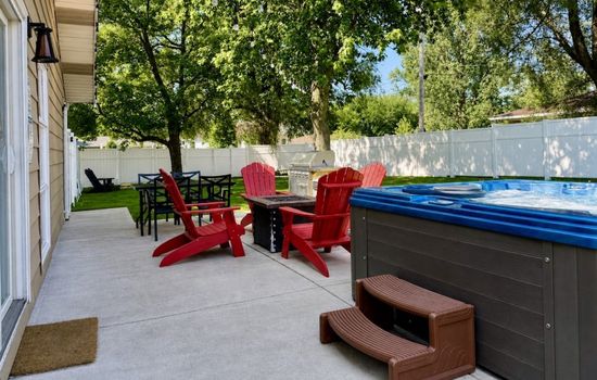 miller-beach-vacation-rental-hot-tub-patio.jpeg
