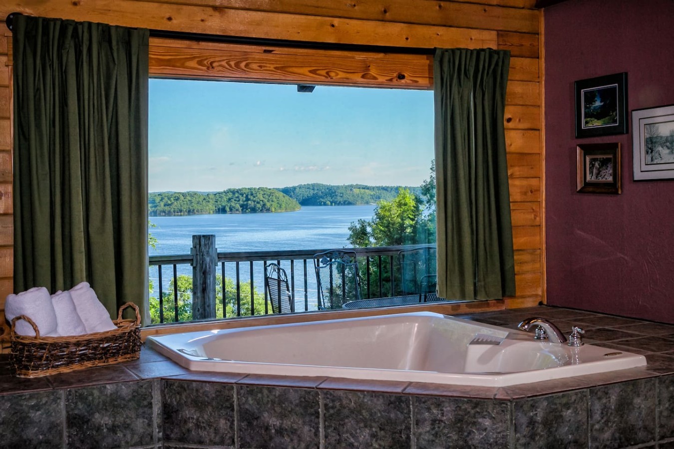 Cedar Bluff Lake View Log Cabin