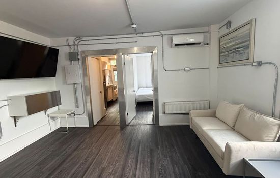 Modern 1BR Condo | Walk to ByWard Market