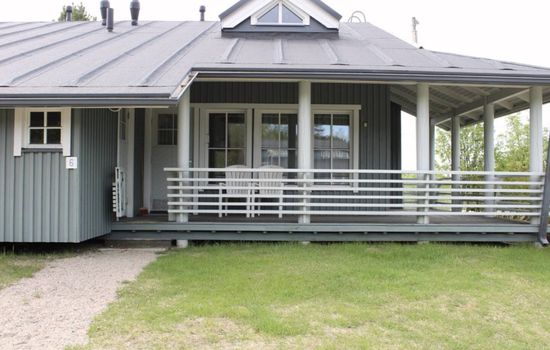 Kivakka C 6 | 2BR Cabin near Lake | 2 Ski Passes