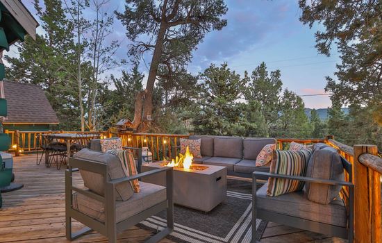 Curly Cabin: Views, Jacuzzi, Game Room, Fire Pit!