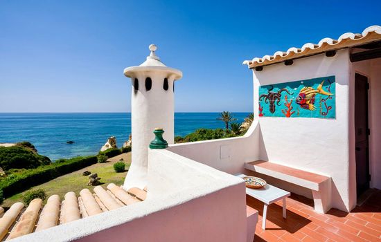 Clifftop Vila Areia | 3BR, Beachfront, Pool, BBQ