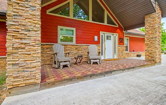 Welcoming front porch!