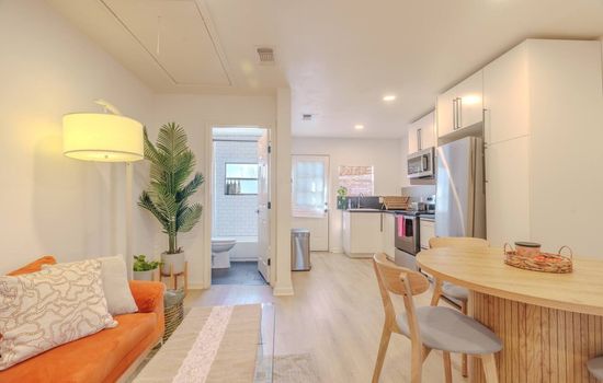 Modern 3BR near downtown with fenced backyard