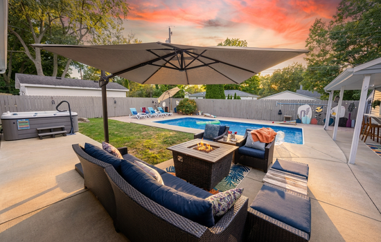 Lounge seating | Umbrella