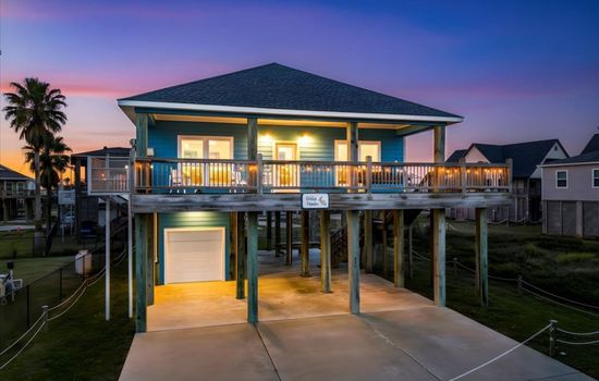 3 Bd/2 Bth, Walkable to the Beach, Villa Verdie