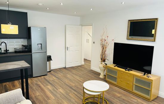 1 bed apt close to town centre & train station