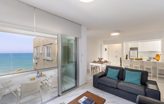 The Perfect Holiday Apartment minutes from the Beach in Larnaca, Larnaca Apartment 1401