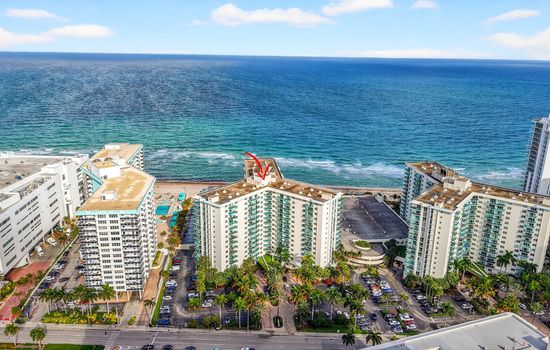 Luxury Beachfront 1BED Condo - 4th floor (at Tides)