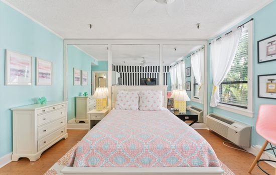 The Flamingo Flat | Steps to Beach + Heated Pool