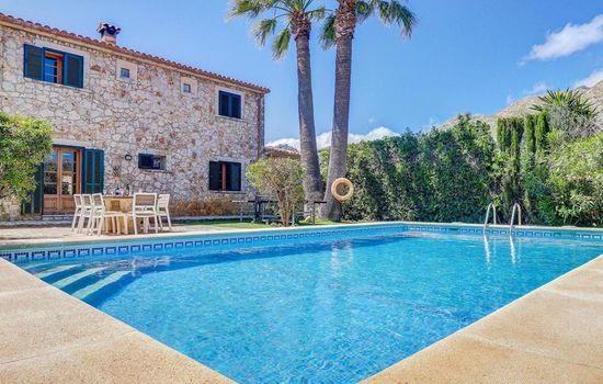"Joan" mit privatem Pool