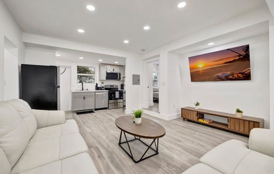 Banyan St 2BR/1BA off Las Olas- Steps to Beach #4