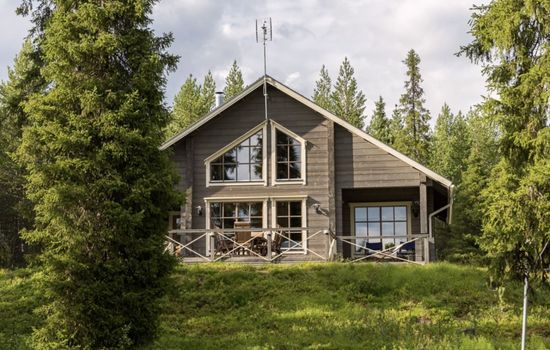 Ihtinginrinne | Peaceful Log Villa by the Lake