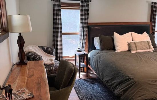 The Remington House | Hot Tub + Pet-Friendly
