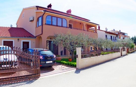 in Pula mit Grill, Garten und Terrasse