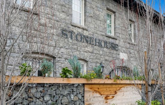 Sonoma Stonehouse Wine Country Vibe Chic King Room