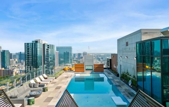 NEW! 1BR Scenic Retreat w/ Rooftop pool |Rainey St