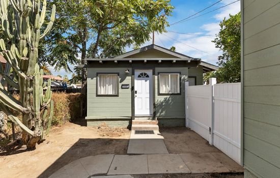 2BR Tiny Home near Mission Inn Festival of Lights