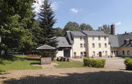 mit Terrasse
