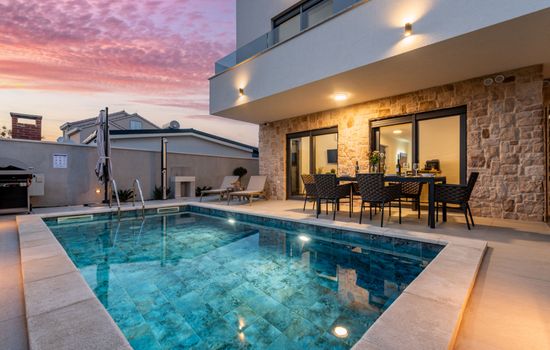 Pool Indoor