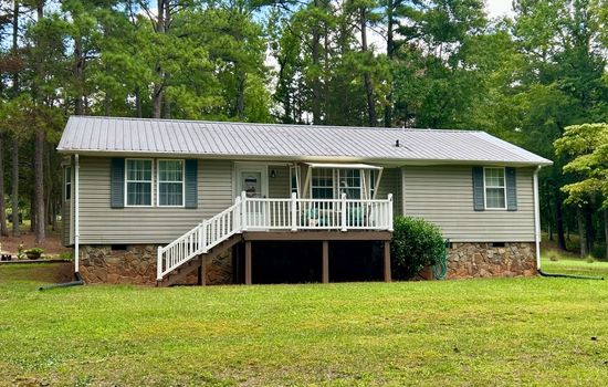 Budget Friendly Waterfront Stay