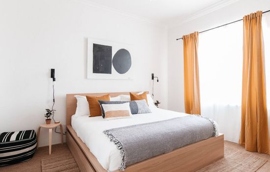 Designer Condo| 2 beds |Sleeps 4 | Dogs welcome!