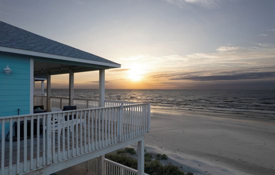 Steps from the beach - Gulf Views - 2 Decks