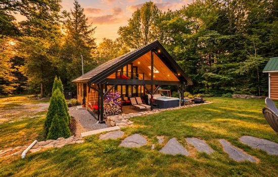 Scenic Lodge | Hot tub, Firepit, Modern, Quiet