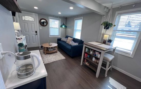 Cozy 2 Bed/1 Bath & Walk to Downtown Lake Geneva