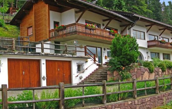 mit privatem Balkon