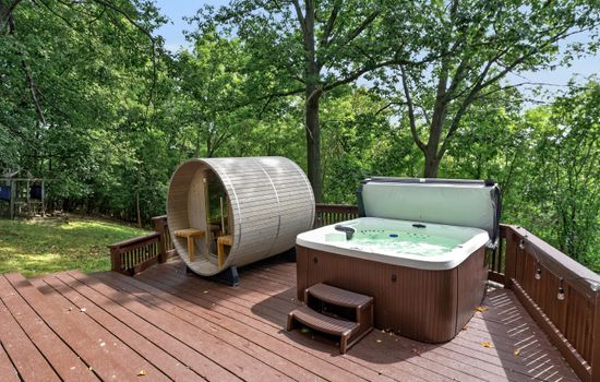 Deck with hot tub and barrel sauna