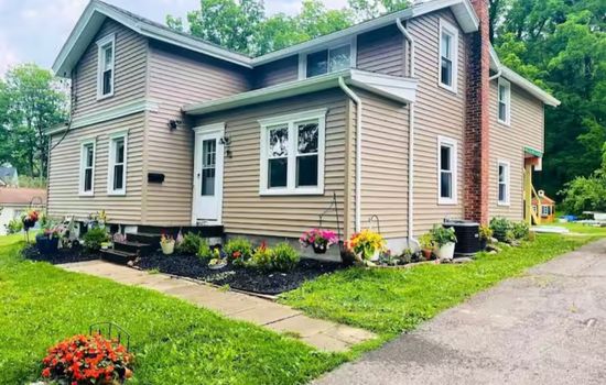 Fairport | Sleeps 8 | Walk to Erie Canal