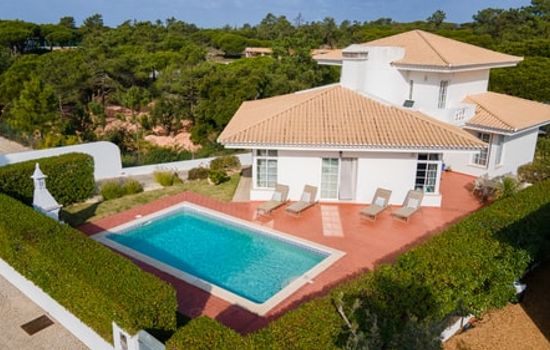 Exclusive Villa with Pool & Stunning Views, Algarve Villa 2922