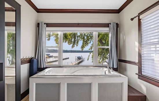 Beachfront Home with Jacuzzi & Kayaks  - Premier