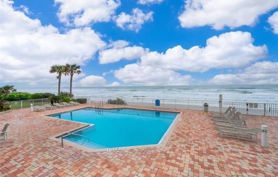 Serene 2BR Oceanfront Condo with Balcony, Florida