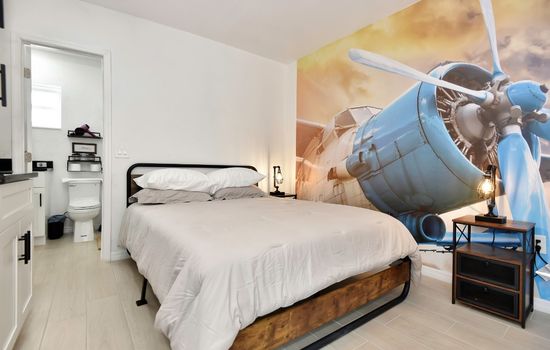 Cozy Studio Suite Near Beach w/ Kitchenette #3