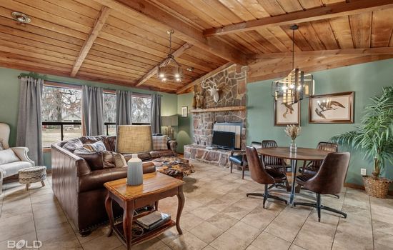 Cool Moss Stone Lodge w/Kayaks & Canoes