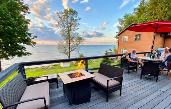 Oak Cottage  |  Lakefront | Hot tub | Fire Pit