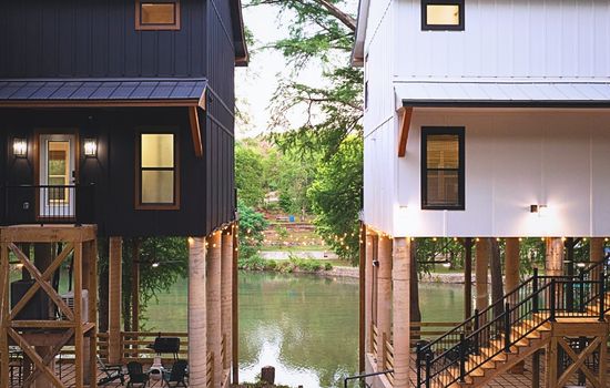 White & Black House | 8BR River