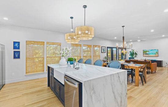 The White House at the River – Luxe & Quiet