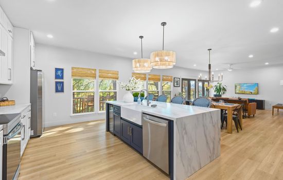Riverside Luxe: Modern River Haven