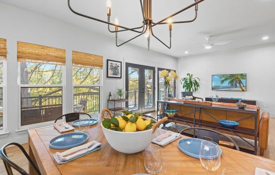 Riverside Luxe: Modern River Haven
