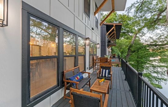 The River & Retreat | Upscale White House Getaway