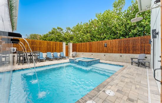 4 Bedroom Beachfront Home with Private Pool & Spa 